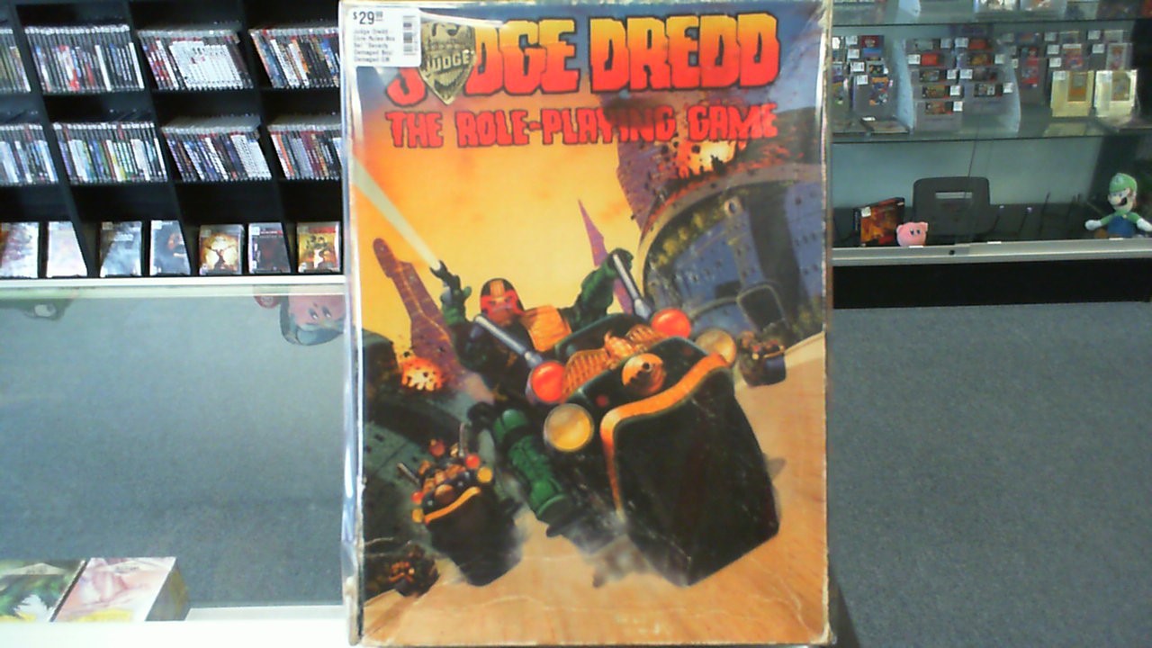 Judge Dredd- Core Rules Box Set *Severly Damaged Box/ Damaged GM Book Cover/ No Dice- Games Workshop